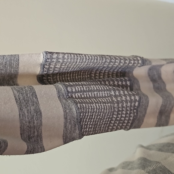 206. Lululemon Devotion long sleeve - Picture 4 of 8